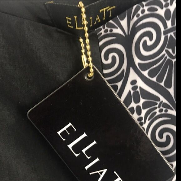 Elliatt Top womens satin medium Immortal cap sleeve Blouse New - Picture 5 of 11